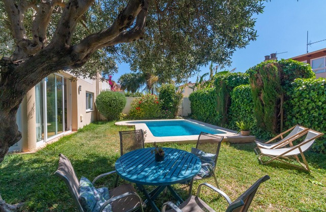 House with garden & private pool 500 m from the sandy beach, ideal with children