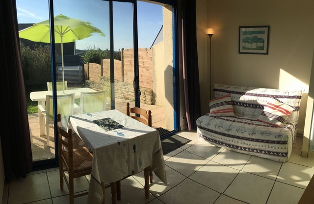 House with heated pool and 100m from the beach in Le Conquet