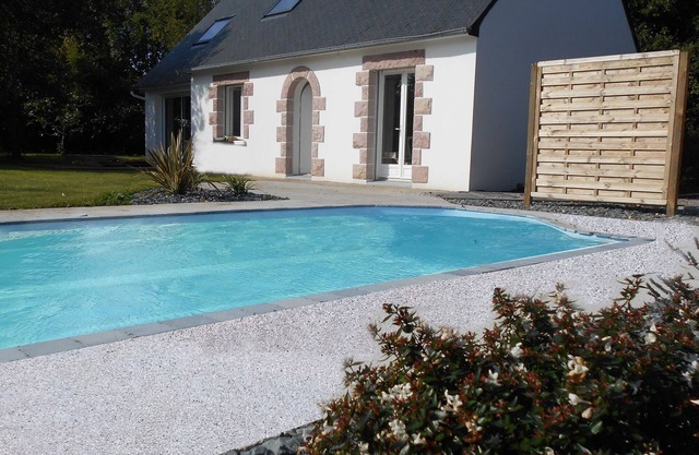 House with heated pool, spa and sauna, large garden