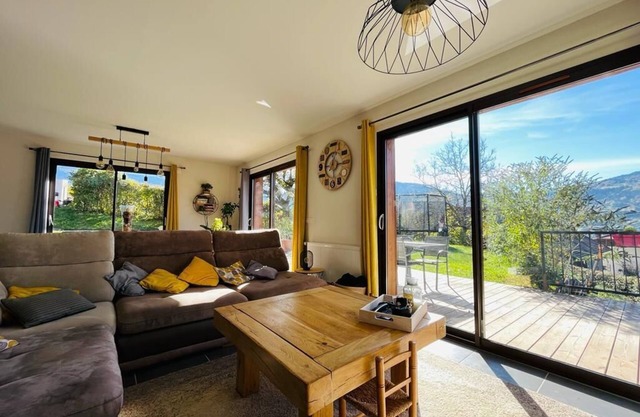 House with jacuzzi and breathtaking views of Mont Blanc