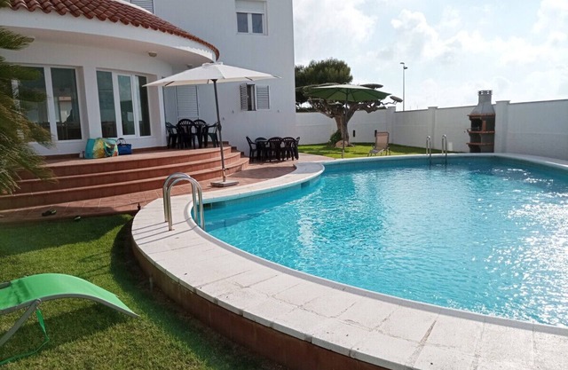 HOUSE WITH POOL 20 M. BEACH 9 PERS