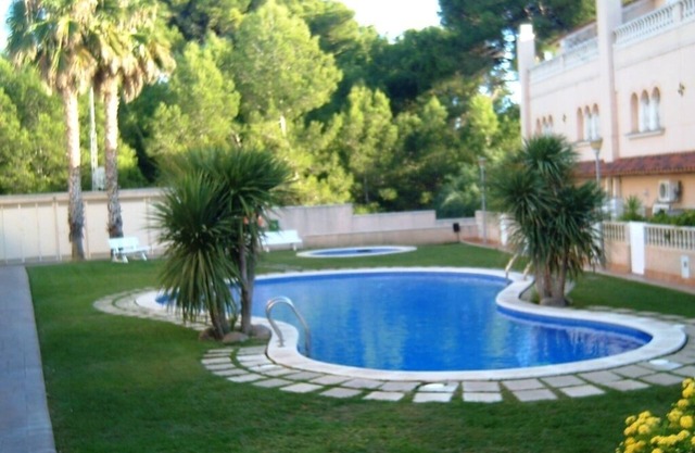 House with pool 5 min from the beach