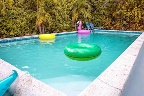HOUSE WITH POOL and BBQ, 12 MIN to the BEACH