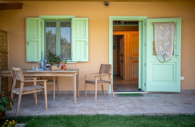 House with porch and garden (fully accessible)