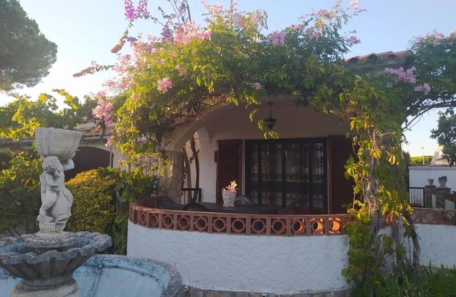 House with private garden in L'Escala-Riells.HUTG-060784