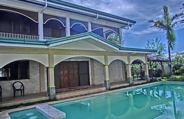 House with private pool and extensive garden