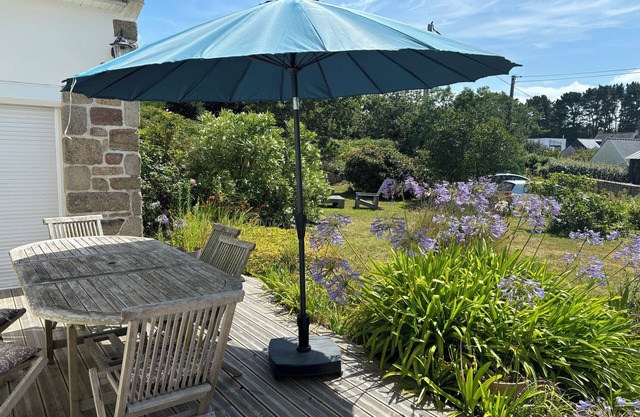 House with sea view, access to beaches and GR34
