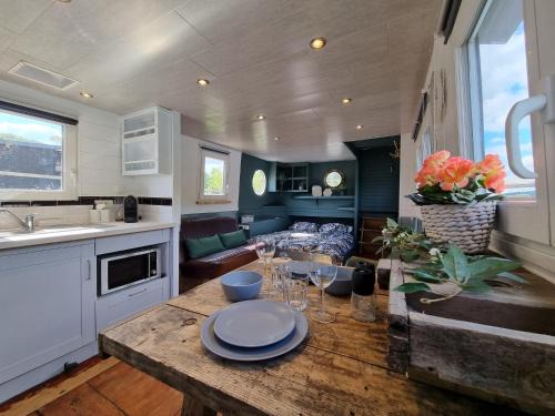 Houseboat Meuse