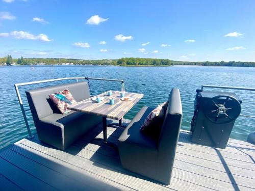 Houseboat Mookerplas with a view