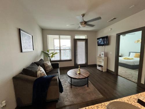 Houston Airport Stay with Fast Wifi & Free Parking