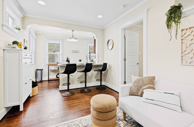 Houston Historic Heights Cozy APT. MINUTES from Downtown and TOP ATTRACTIONS