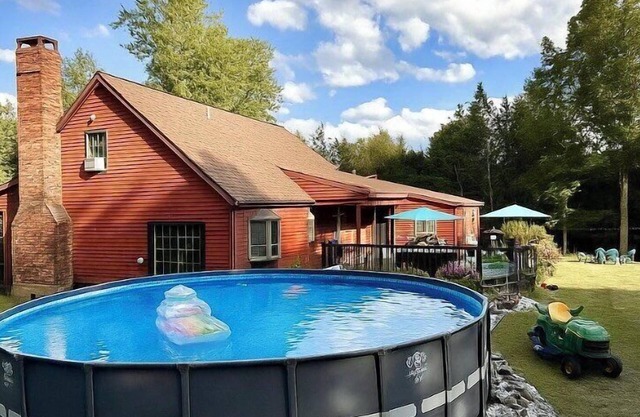 Hudson Valley Mountain Retreat, secluded, surrounded by beautiful forests,.
