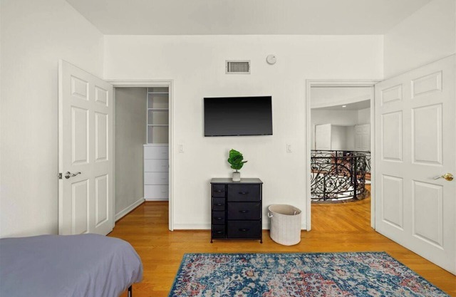 Huge Estate in ShermanOaks!Perfect for Staycation!