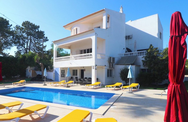 Huge family Villa, 6 bedrooms, close to beach, parking, gym, snooker, cinema