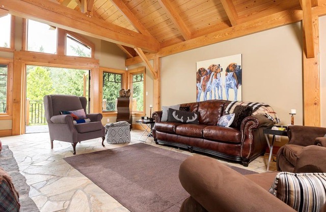 Huge Golf Course Chalet- 5 Mins to Slopes