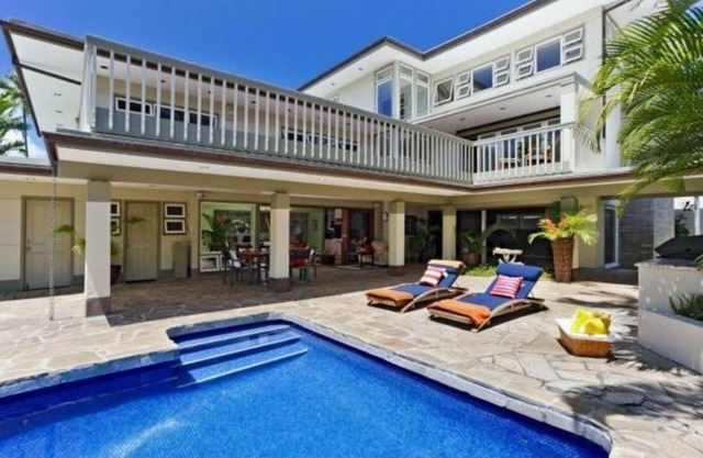 Huge House, Heated Pool, AC, Steps to Kailua Beach