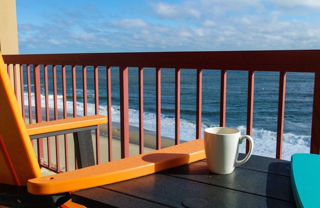Huge Oceanfront Balcony | 3BR | 2 King Rooms | Pool | Perfect spot for families!