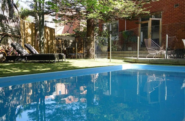 Huge, stylish, central, 3 br apartment with pool