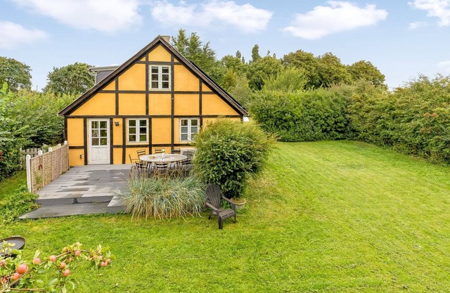 "Hughlek" - 1.5km from the sea by Interhome