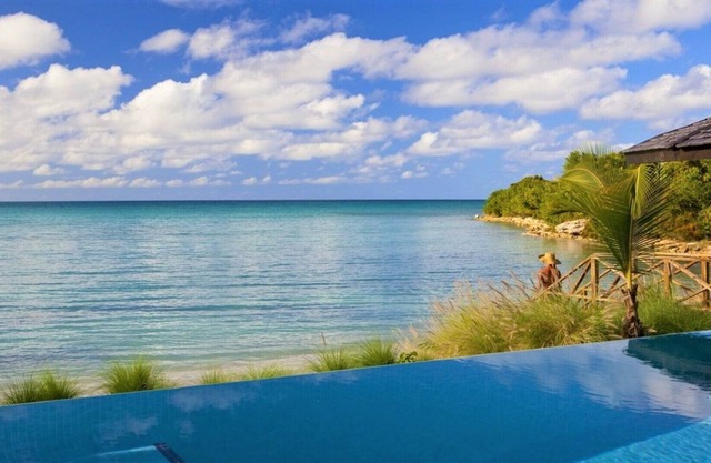 Hummingbird - Beach Front - 3 Bedrooms