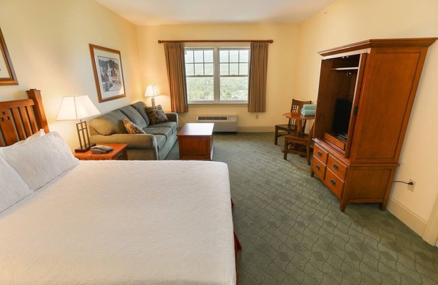 Hunter Mountain 2BR | Fireplace & Jacuzzi