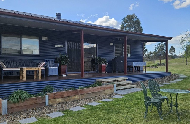 Hunter Valley Rural Lodge - Quaint towns, State forests & Wineries to explore!