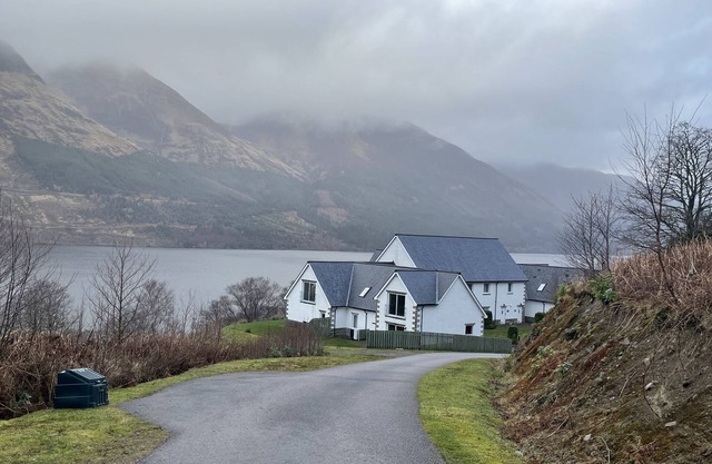 Hunters Lodge, 5 Corries Stunning Loch side property