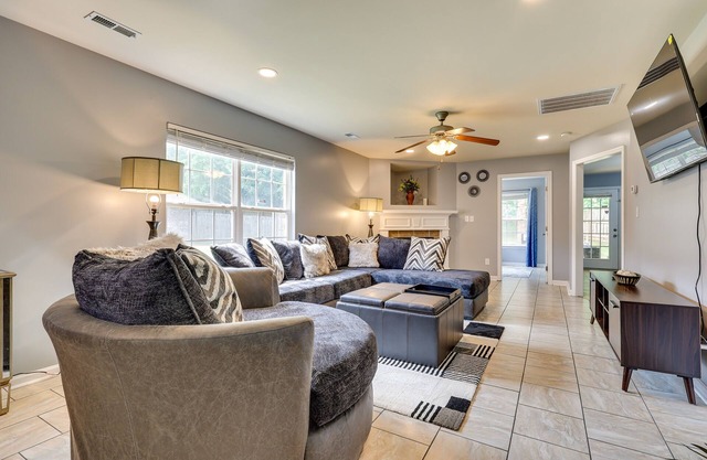 Huntsville Vacation Rental < 5 Mi to Airport!