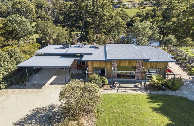 Huon Valley House - Luxury, Layout, Location