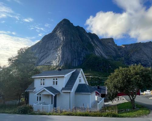 Husly Reine - your home with Reinebringen view