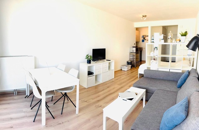 Huswell - Beach Studio with Balcony & Sea View