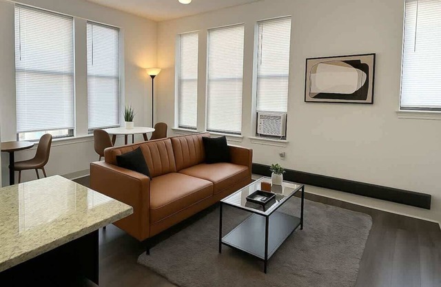 Hyde Park Haven | 2BR Retreat