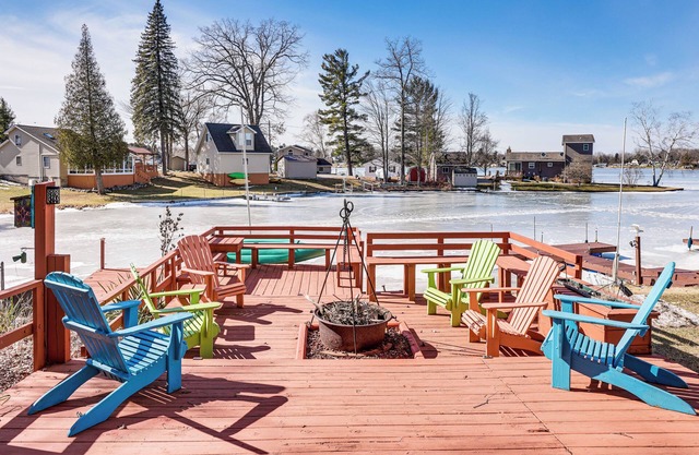 Ice Fish, Hunt & Explore: Farwell Home on Lake