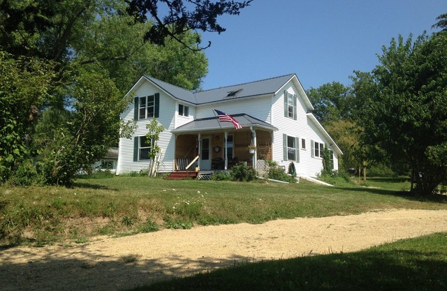 Ideal spot minutes from Kickapoo Valley Reserve, Wildcat StatePark & fly fishing
