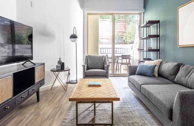Ideal Westchester 1BR w/ Pool, Gym, nr. beach & LAX, by Blueground