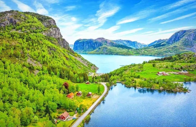 Idyllic cottage located between fjords & mountains
