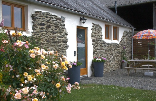 Idyllic Country Location for couples, central, peaceful, 5 mins from shops, WIFI