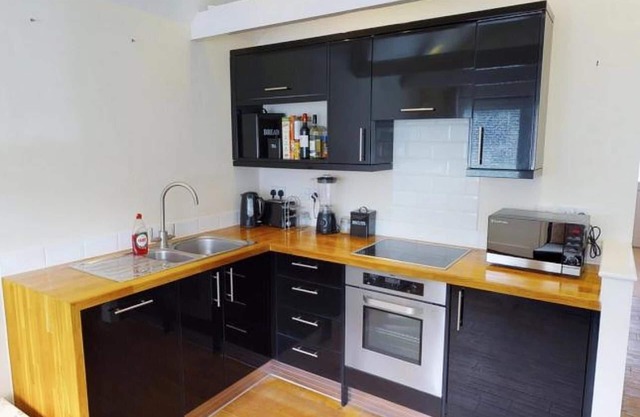 Idyllic English Pad In Quiet Hertfordshire Town