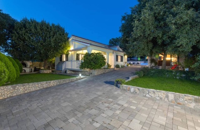 Idyllic Escape Villa Maretici with Pool and Private Garden - Three Bedroom Villa with Pool and Garden
