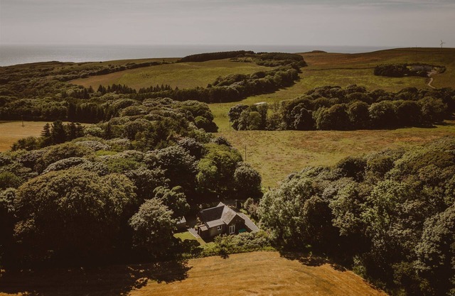 Idyllic Glamour: Rose Blair Lodge on Vast Seaside Estate