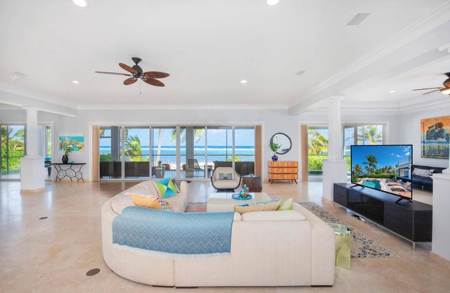 Iggy Blue: Rum Point Villa w/Pool, Spa, & Snorkeling Beachfront.