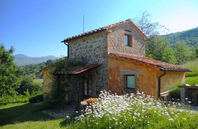 Il Seccatoio – Independent rustic house with valley view and natural pool