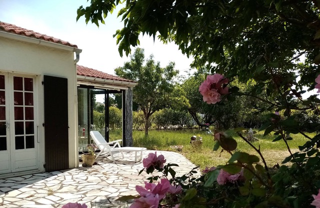 Ile d'Oléron17, House, 2 bedrooms -1.5km port la Cotinière (sea) large garden.5pers
