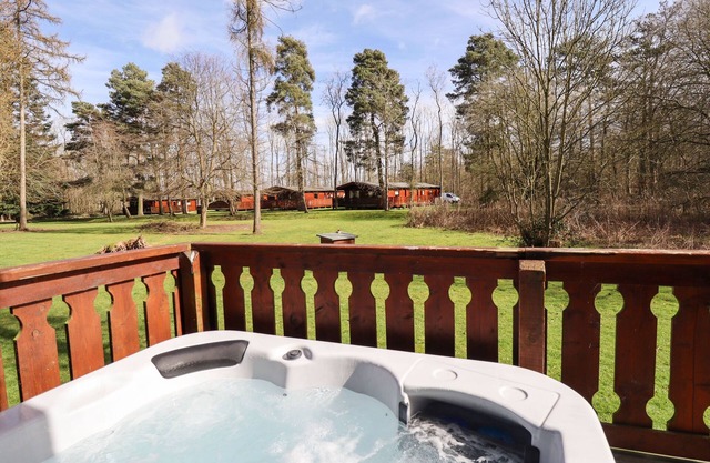 ILODGE 73, family friendly, with hot tub in Louth