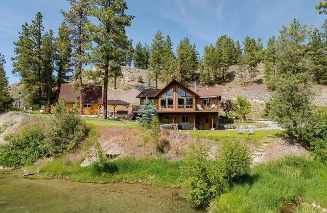 Imagine you're gathering being 20' off the Waterfront. Your Versatile Oasis!nn