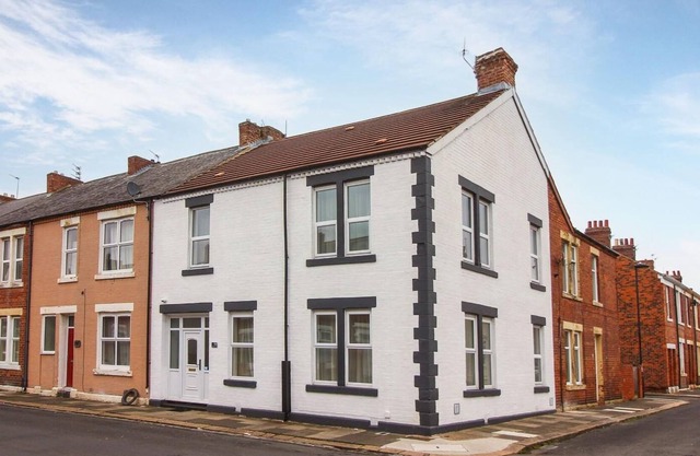 Immaculate 6-Bed House in Newcastle
