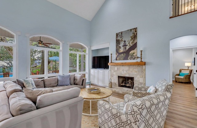 Immaculate Custom Home | 2.5 blocks to Beach | Heated Pool + Spa | Dog Friendly