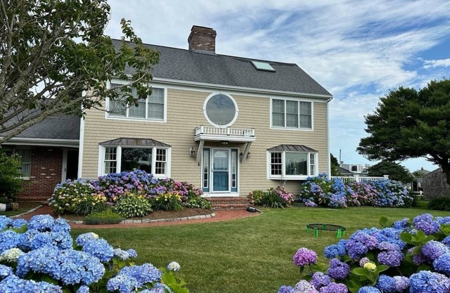 Immaculate Waterfront Beach House by RedAwning