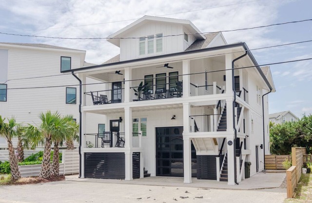 Immaculately Renovated 6BR Home w Sound Views