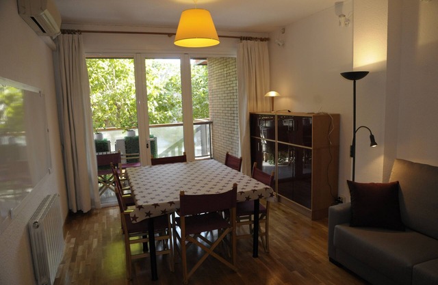 Immejorable situation (Colón-Ramblas) with parking and wifi